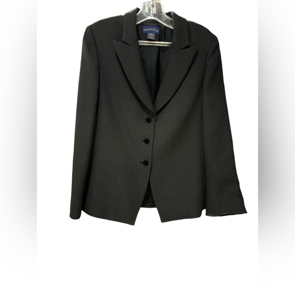 Elegant Black Textured Blazer - Picture 1 of 12